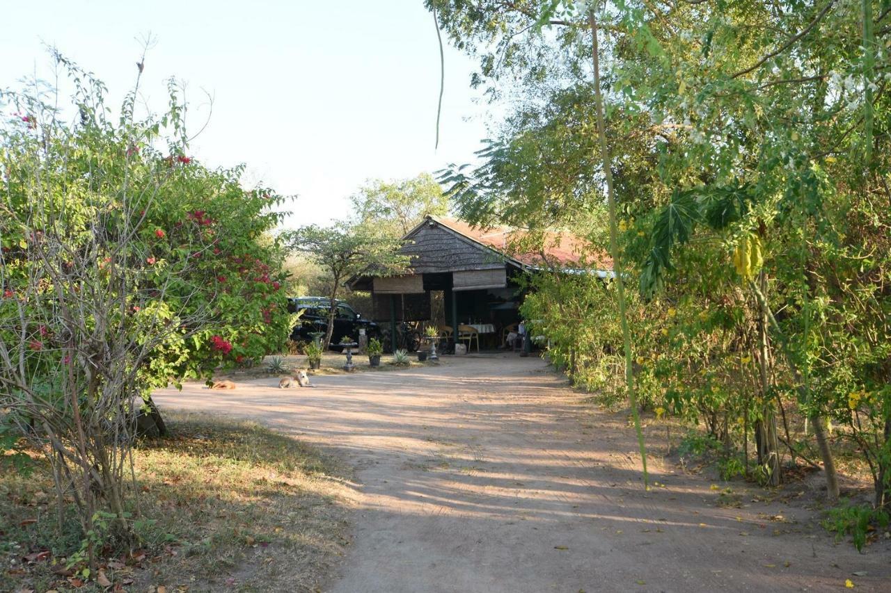 Captain'S Bird Safari Lodge Puttalam Esterno foto